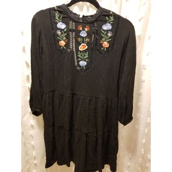 Topshop Dresses & Skirts - LBD floral drop shift waist dress